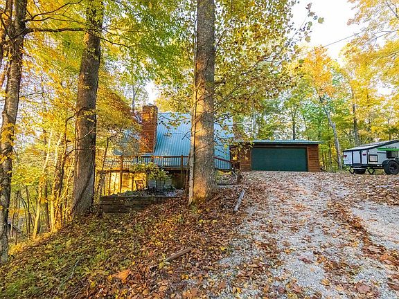 2nd image of 702 Rhododendron Dr