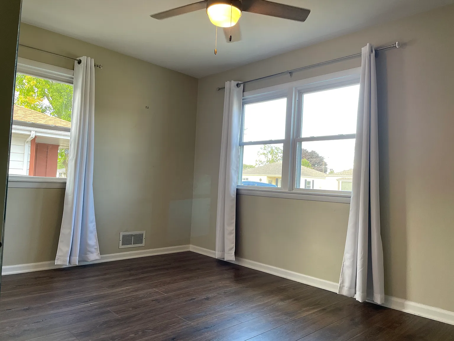 3 bed, 1096 sqft, $2,250 — Photo 3