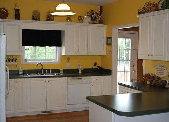 2nd image of 440 Hillary Ct