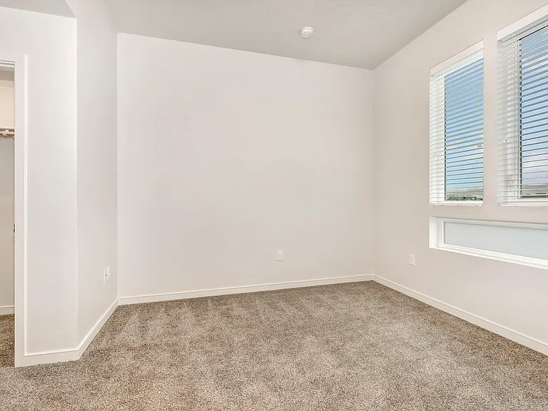 Parkway Apartments — Photo 24