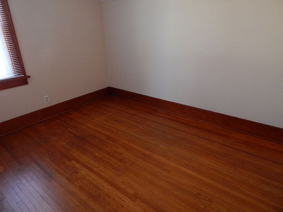 5th image of 112 Sherman St