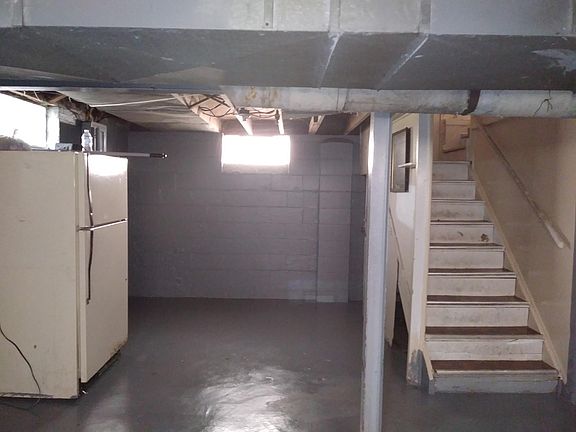 3rd image of 16739 Murray Hill St