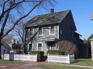 911 3rd St, Galena, IL 61036