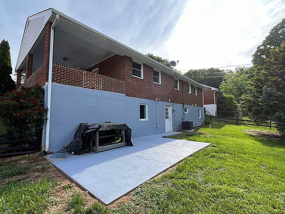 5th image of 2641 Parkview Dr