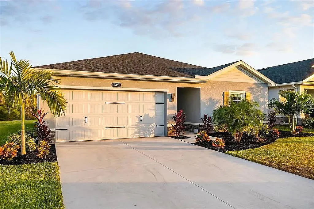 3 bed, 1451 sqft, $2,450 — Photo 1