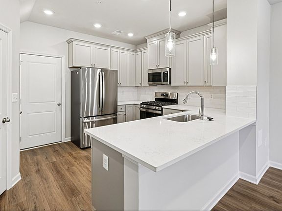 4th image of 19566 Village Walk Dr