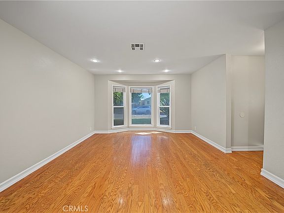 4th image of 1107 E Larkwood St