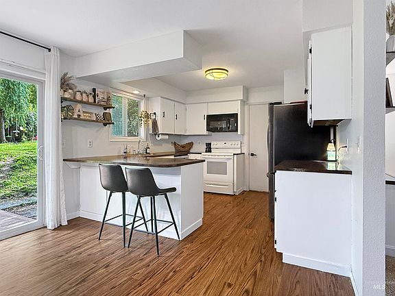 5th image of 1007 Cedar Ave
