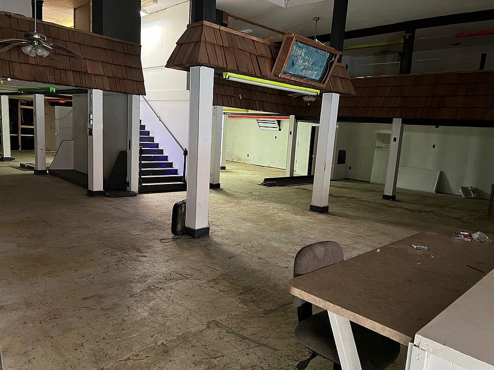2nd image of 202 S Grand Avenue