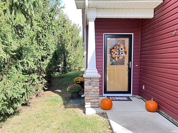 2nd image of 3418 Monument Dr