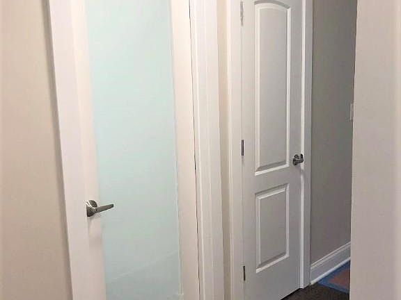 4th image of 1432 W Farragut Ave #1122
