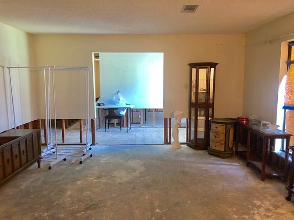 4th image of 305 Nugent Dr