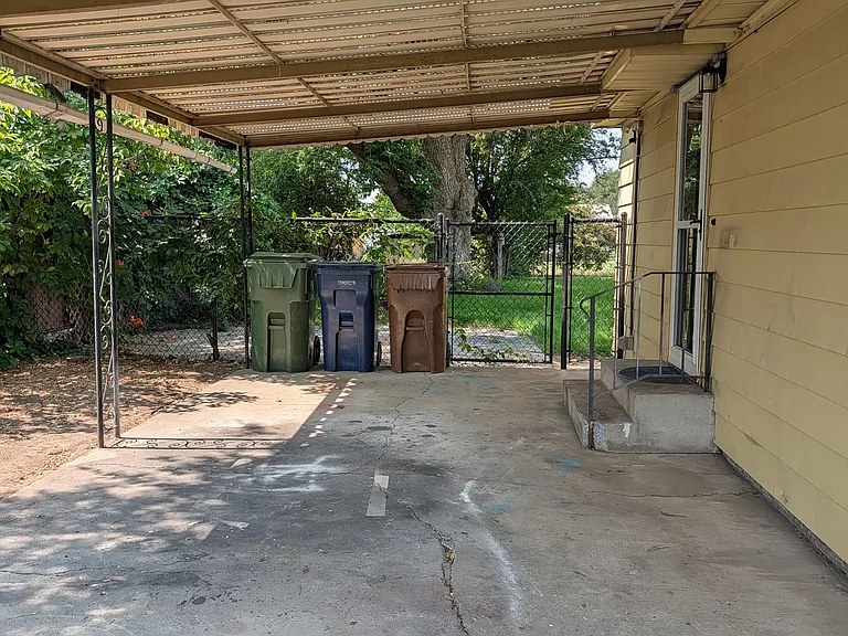 5609 N Hemlock St — Photo 2