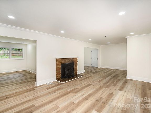 4th image of 4921 Churchill Dr