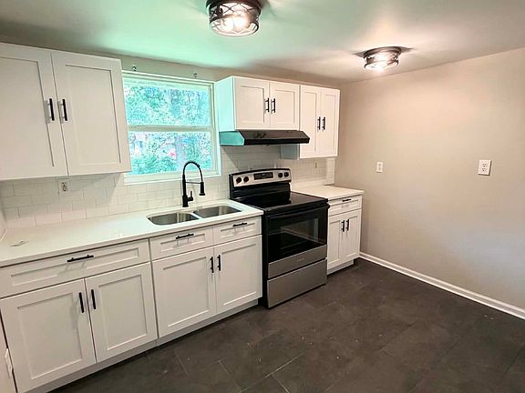 5th image of 3102 Border St
