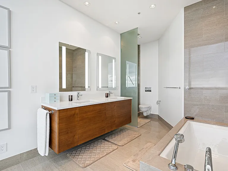 1128 Georgia St W #4501 — Photo 13