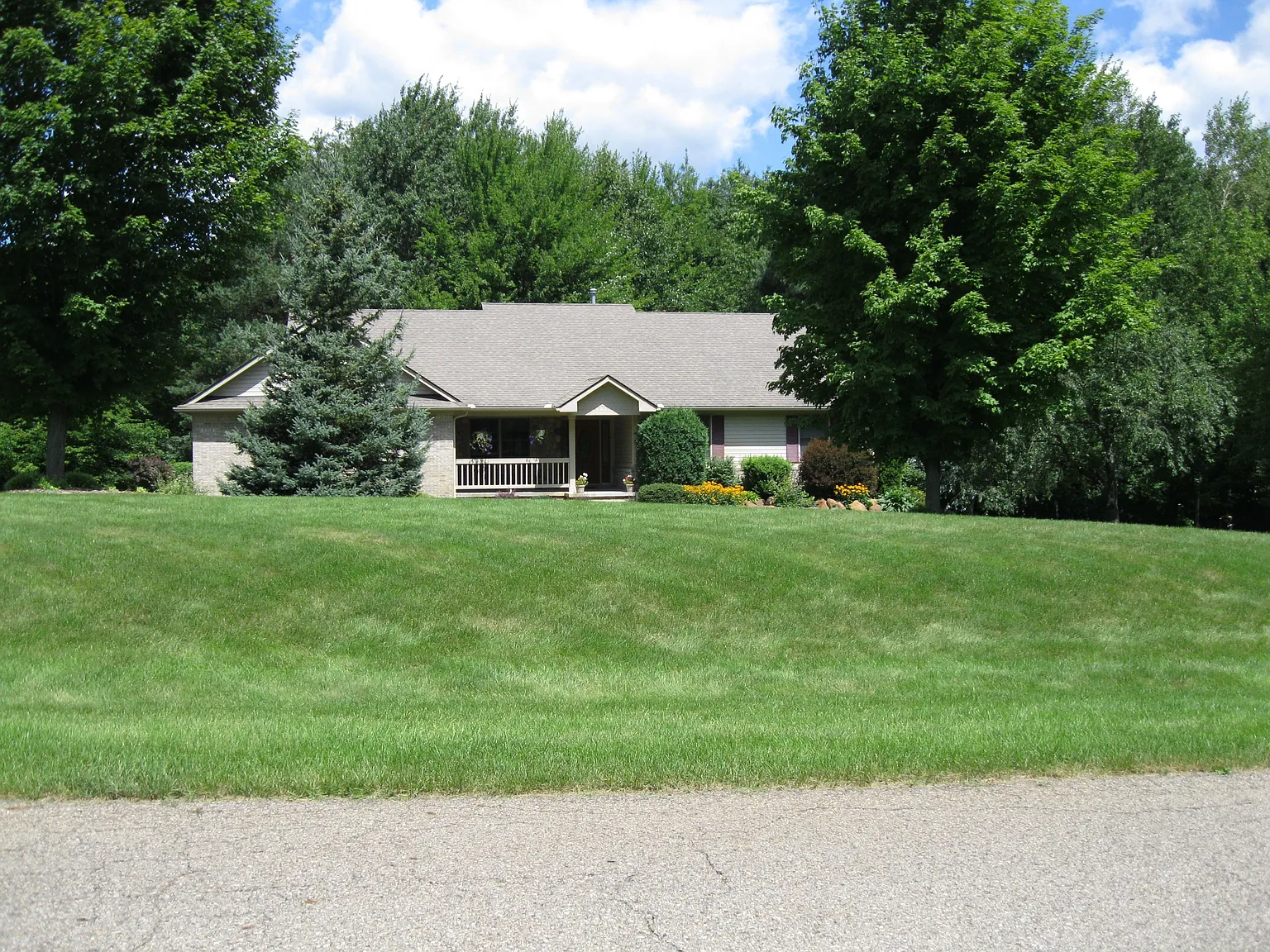 5318 Greenview Dr photo 1