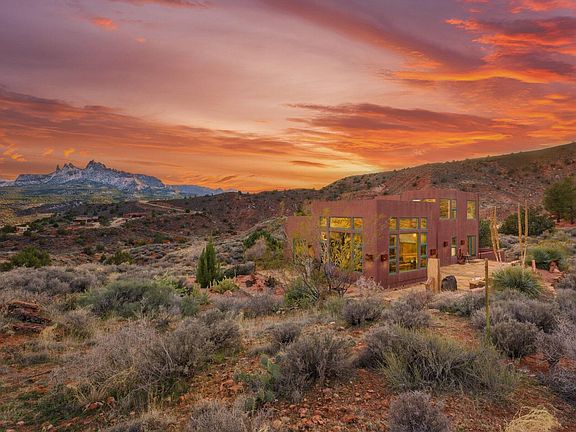 2nd image of 261 Valley View Dr