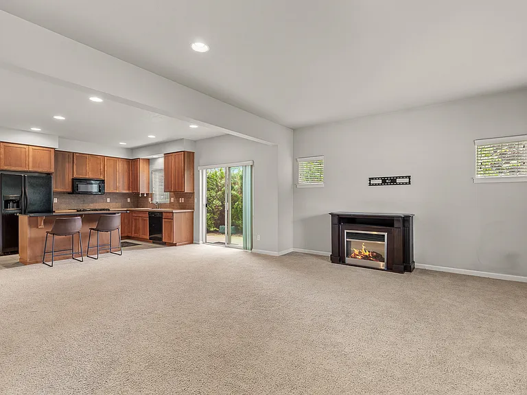 6434 N Descartes Dr — Photo 4
