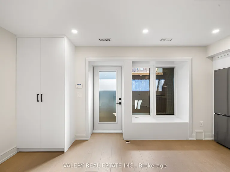 131 Dovercourt Rd #1 — Photo 9