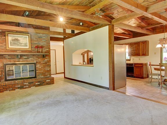 3rd image of 23 Thompson Hill Dr