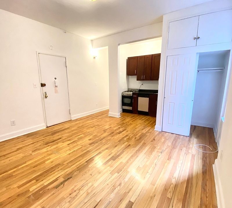 2nd image of 102 W 80th St #488
