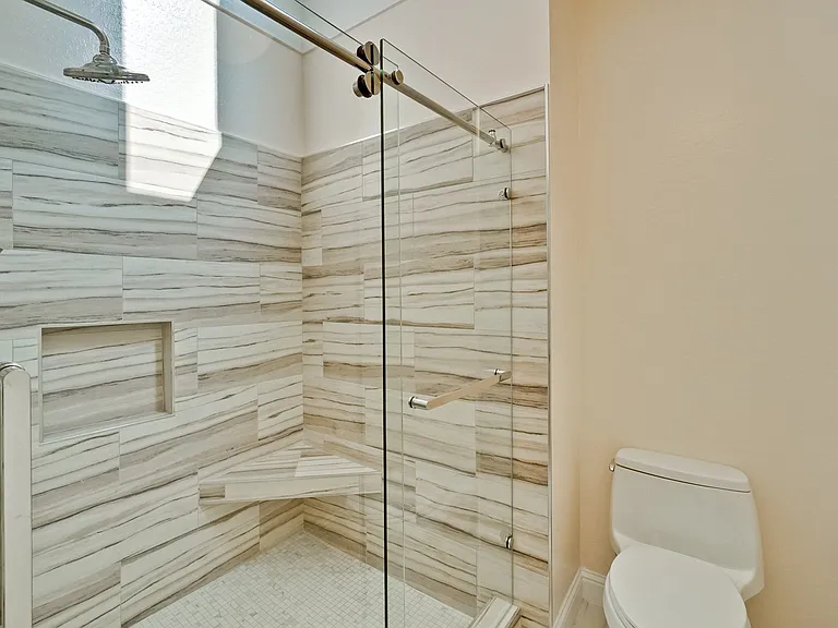 4271 Ponce Dr — Photo 15