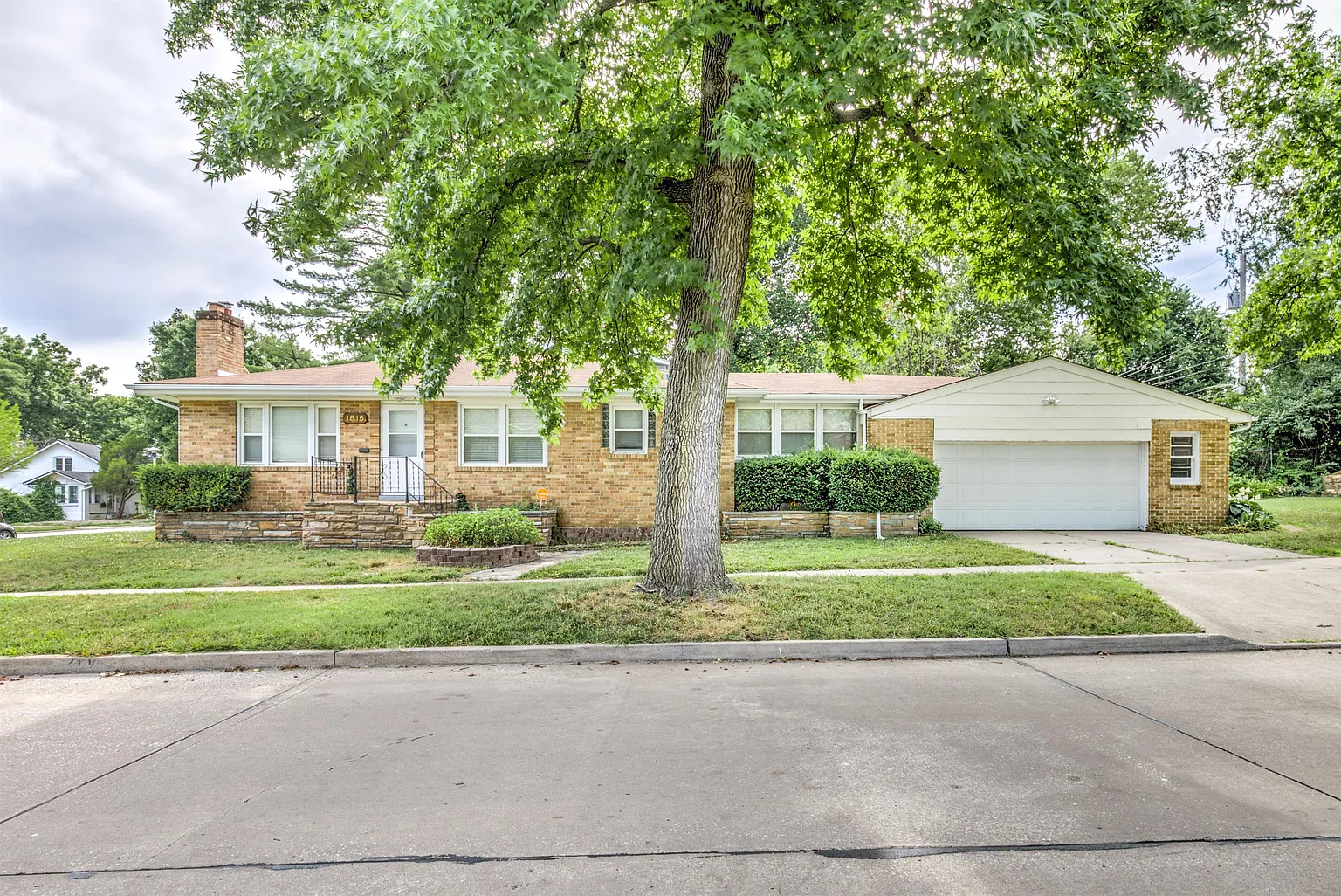 1615 Bredell Ave photo 1