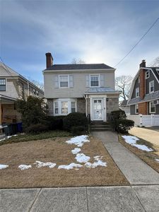 32 Manor Road, Lynbrook, NY, 11563