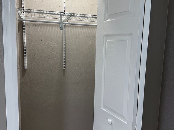 5th image of 211 Ederington Dr