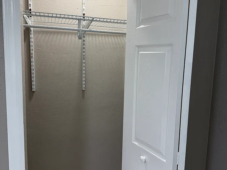211 Ederington Dr — Photo 5
