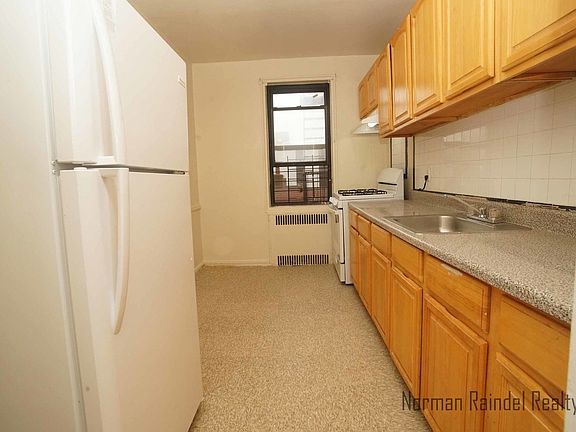 3rd image of 170 Hawthorne St APT 4C