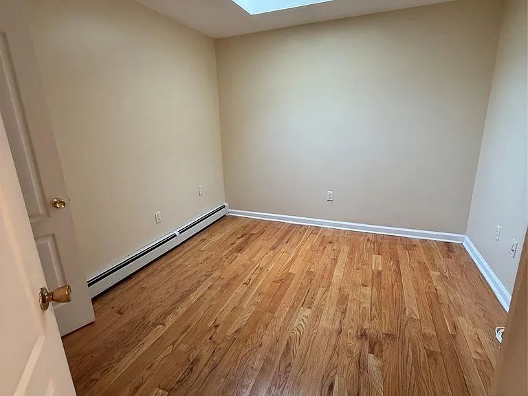 766 Pine St — Photo 4