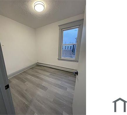 4th image of 31 Victor St APT 2