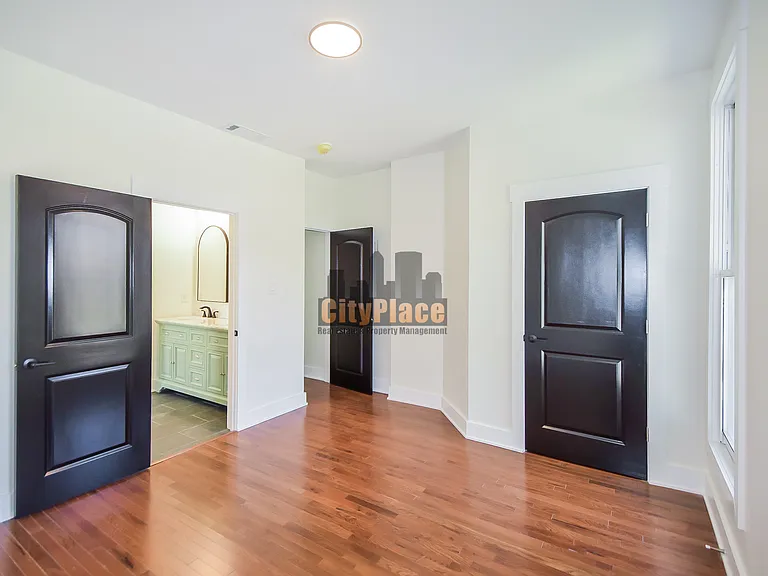 843 N Park Ave — Photo 22