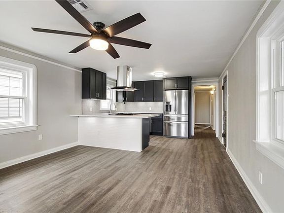 3rd image of 833 Avenue B