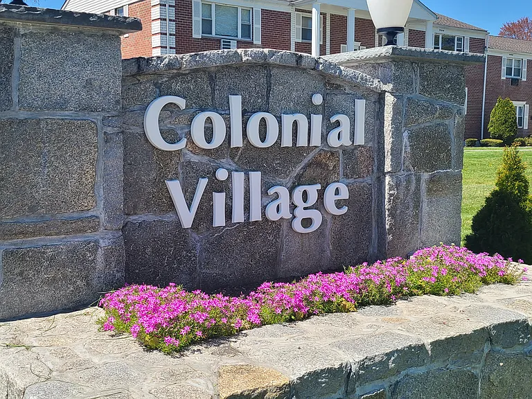 Colonial Village Apartments & Townhomes at Colonial Village — Photo 7