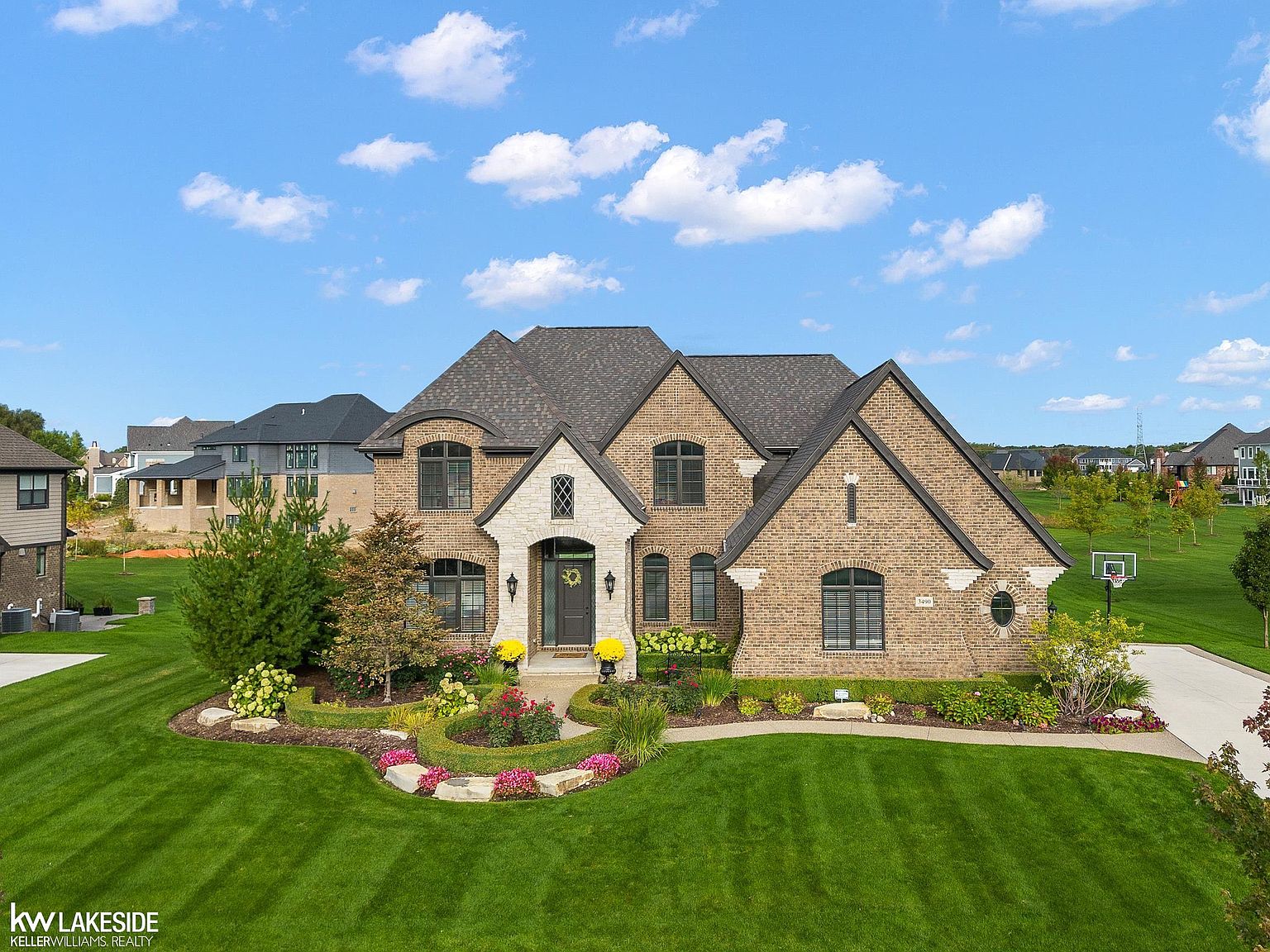 3490 Royal Berkshire Ln, Oakland, MI 48363 Zillow