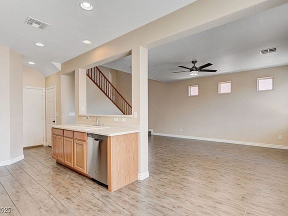 4th image of 10610 Blue Larkspur Ct