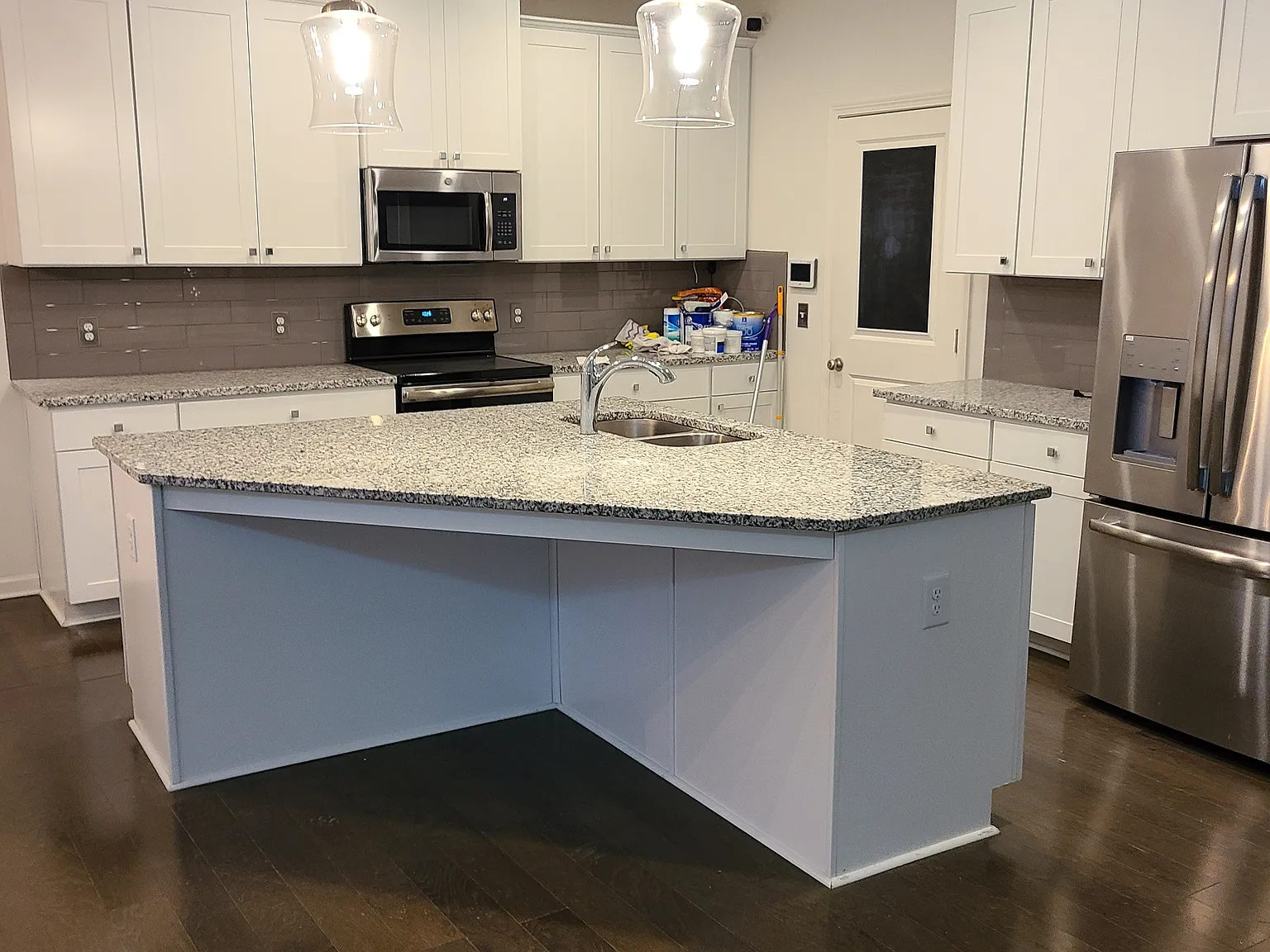 3 bed, 2.5 bath, 1891 sqft, $2,450 — Photo 2