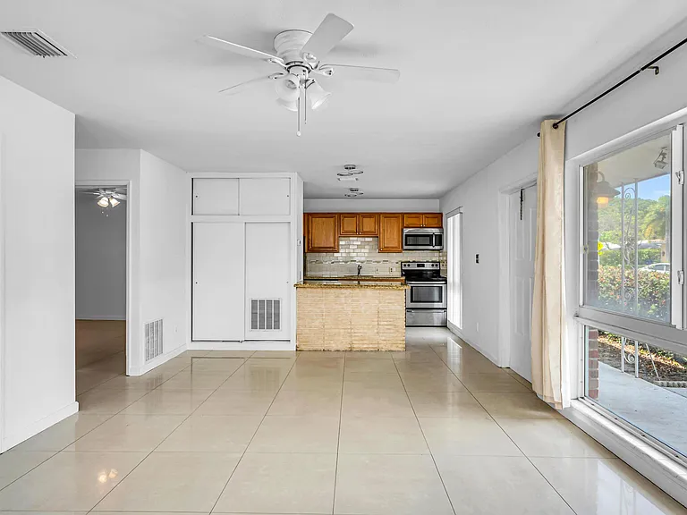 2107 NE 15th Ave — Photo 13