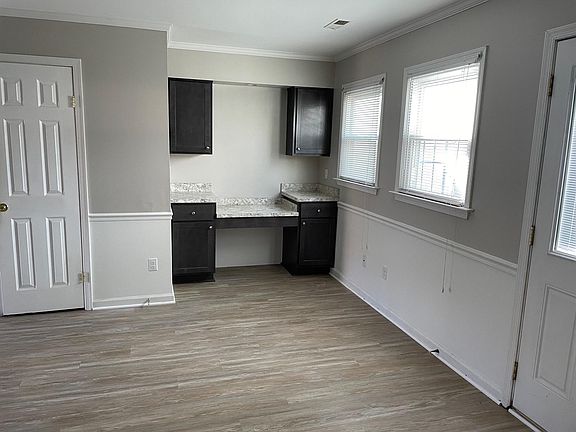 3rd image of 105 Haverstraw Ct