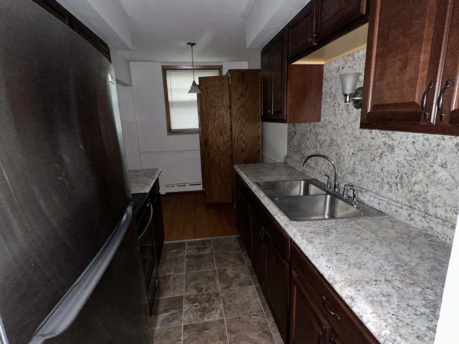 1 bed, 650 sqft, $1,200 — Photo 4