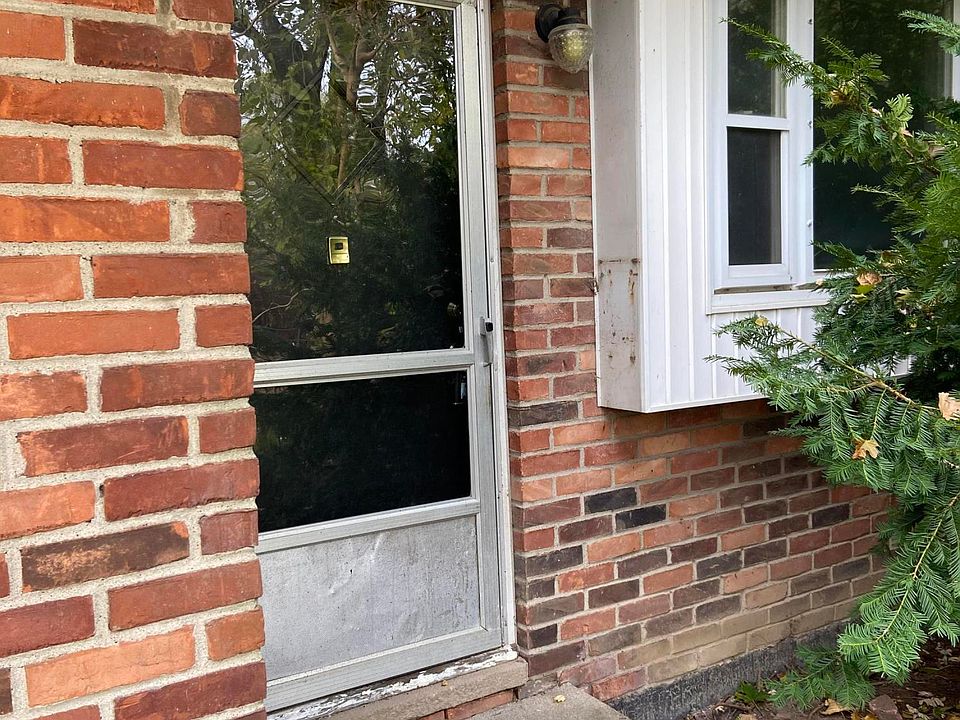 2nd image of 3916 Wedgewood Dr