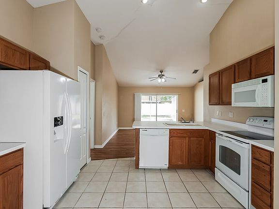 5th image of 25806 Bloomsbury Ct