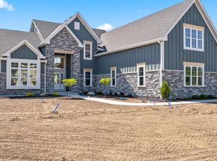 W237N4341 Farm Field Cir, Pewaukee, WI 53072