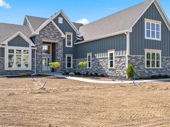 W237N4341 Farm Field CIRCLE, Pewaukee, WI 53072