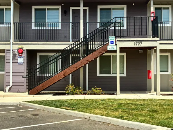 1997 Sky Park Dr, 1997 Sky Way #3, Medford, OR 97504