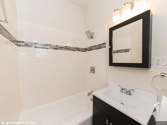 3rd image of 3815 N Greenview Ave #1524