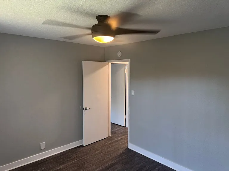 The Circle Apartments at Long Beach — Photo 73